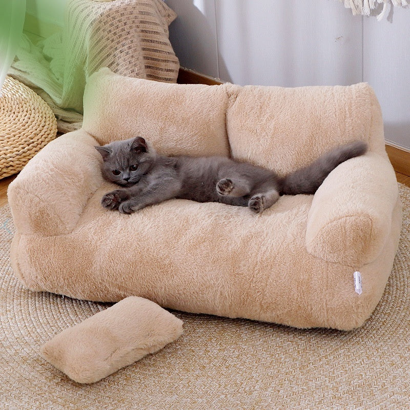 Canapé CocoonPet™ brun noisette, lit moelleux et élégant pour chats et petits chiens. Confort et design assurés.